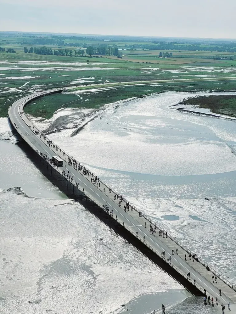 Pont passerelle du Mont Saint Michel